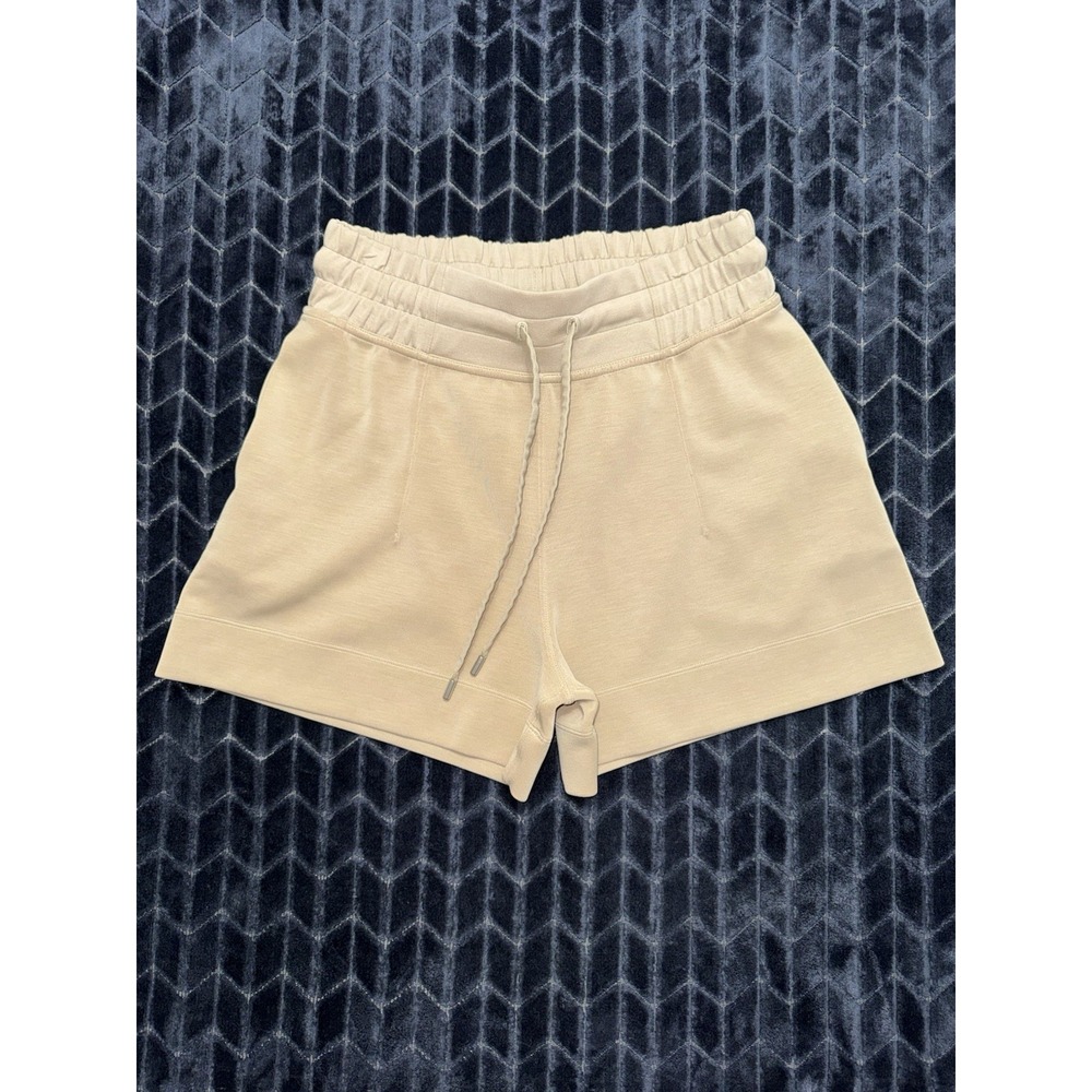 Lululemon Women's Soft Ambitions High Rise Shorts Trench Pocketed Size 6